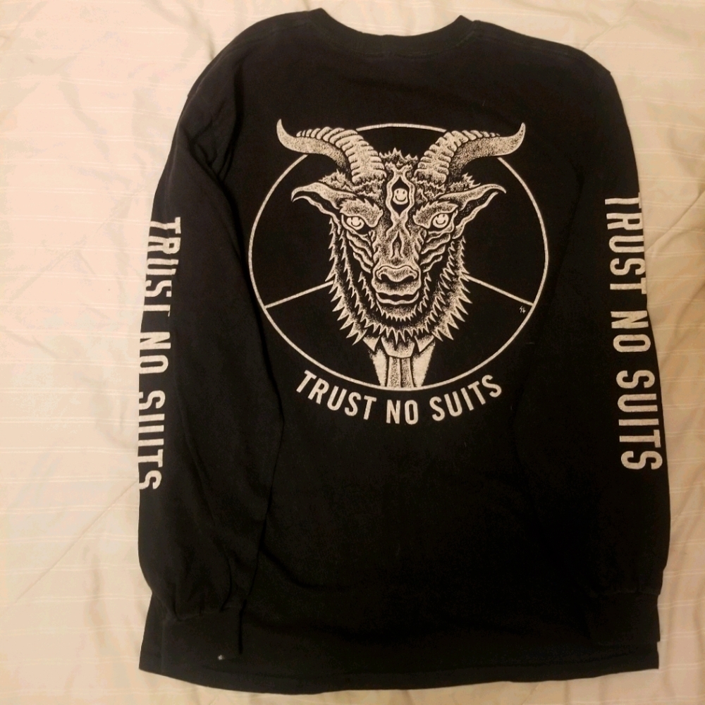 Long sleeve t-shirt
